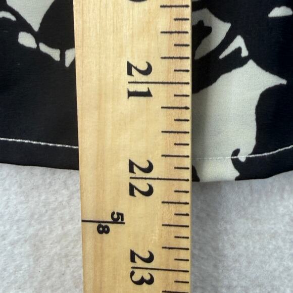 Who What Wear Black White Floral Blouse Top Size M Button Cuff Long Sleeve Chic - Picture 10 of 10